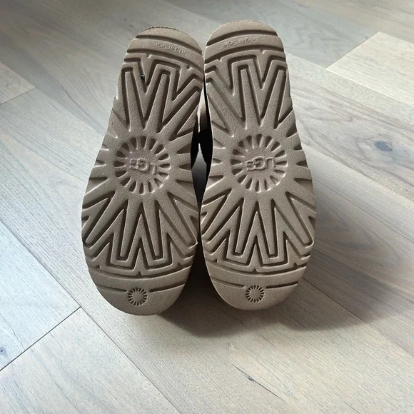 UGG CLASSIC MINI PLATFORM BOOTS; Chestnut; Size 7 - Picture 3 of 8